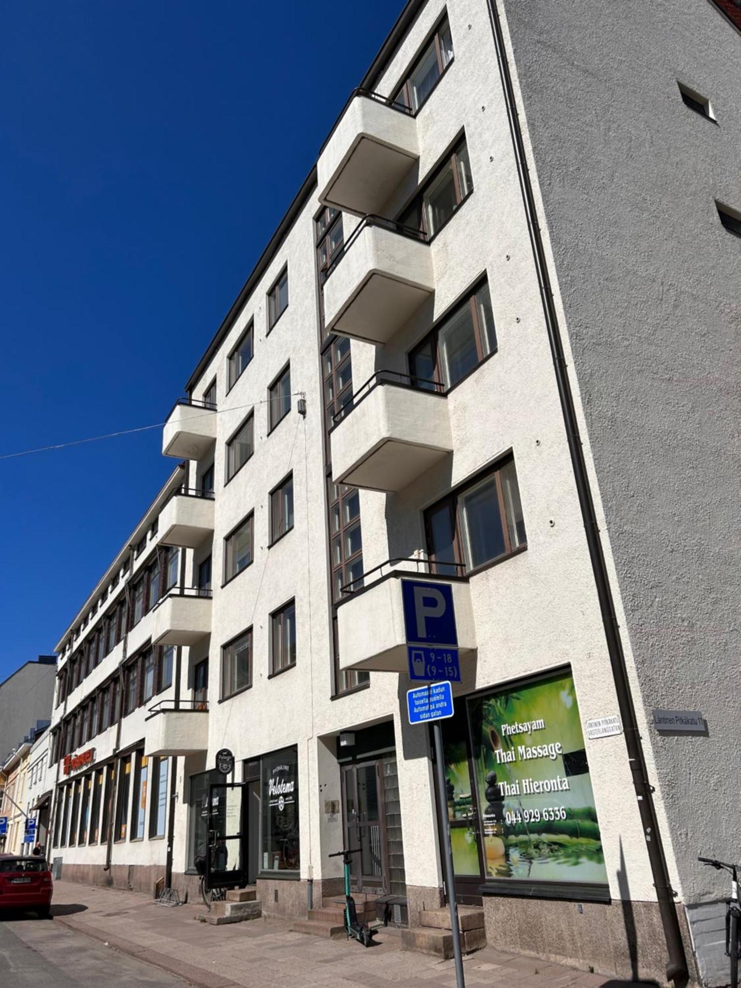 Апартаменты Cozy Two-room Near Bus- And Railwaystation *